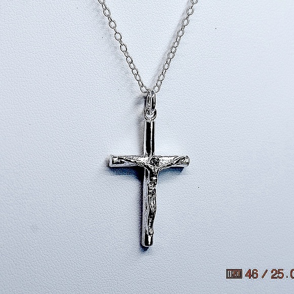White Gold Plated Cross Necklace! - Picture 2 of 9